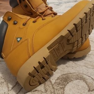 Mens boots with safety steel